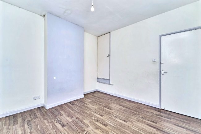 1 Myrtle Avenue, Balsall Heath, Birmingham, B12 8RF 5