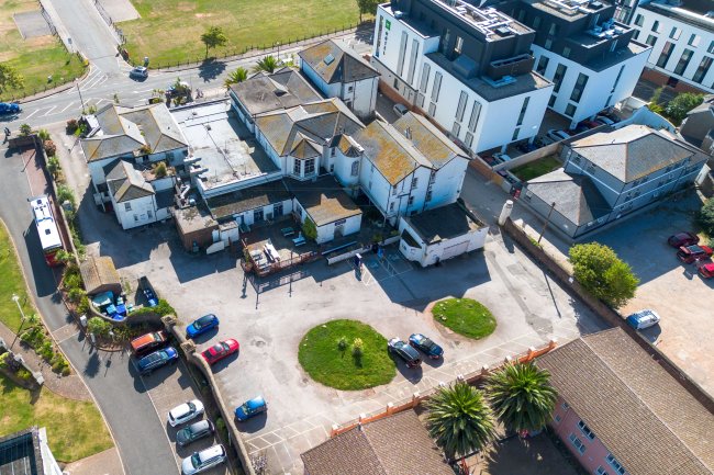 Inn on the Green, Paignton, Esplanade Road, Paignton TQ4 6BG 16