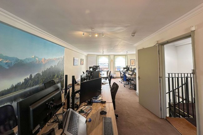 208 Fulham Road, Chelsea, London SW10 9PJ 4