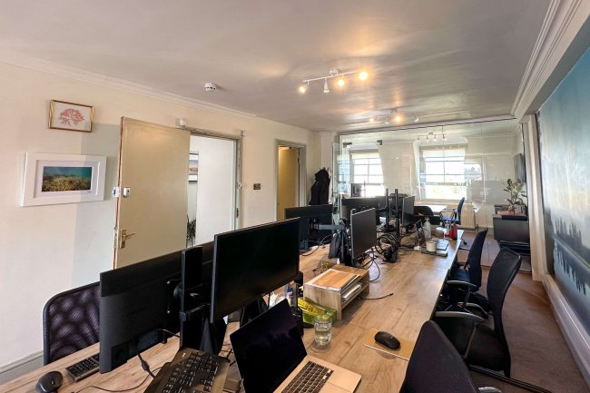208 Fulham Road, Chelsea, London SW10 9PJ 4