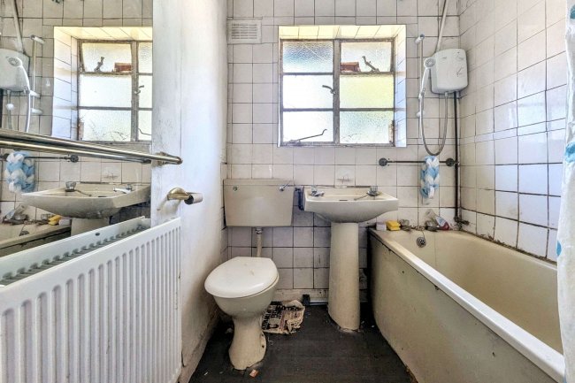 4 Figges Road, Mitcham, Surrey CR4 2AN 7