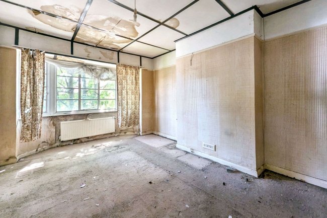 4 Figges Road, Mitcham, Surrey CR4 2AN 7