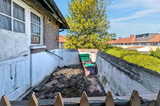 4 Figges Road, Mitcham, Surrey CR4 2AN 7