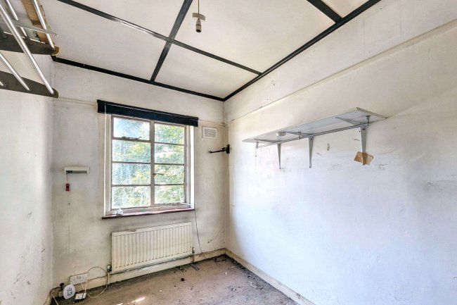 4 Figges Road, Mitcham, Surrey CR4 2AN 7