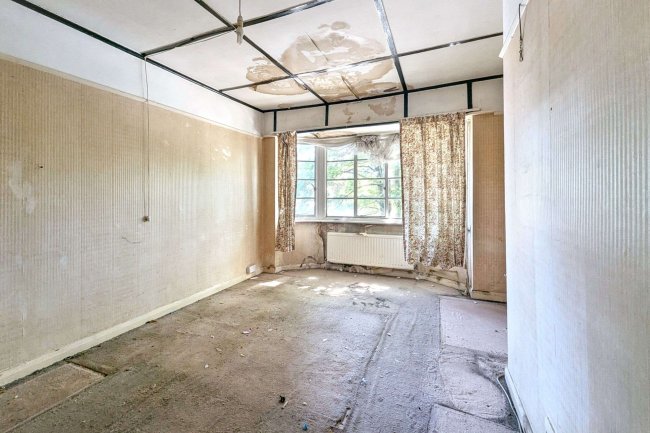 4 Figges Road, Mitcham, Surrey CR4 2AN 7