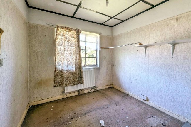 4 Figges Road, Mitcham, Surrey CR4 2AN 7