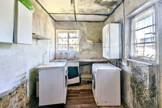 4 Figges Road, Mitcham, Surrey CR4 2AN 7