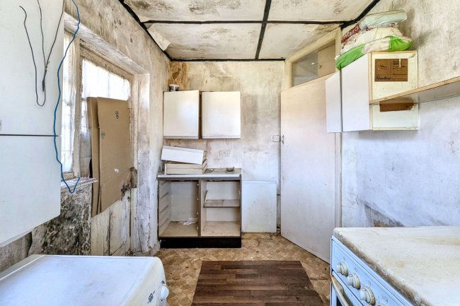 4 Figges Road, Mitcham, Surrey CR4 2AN 7