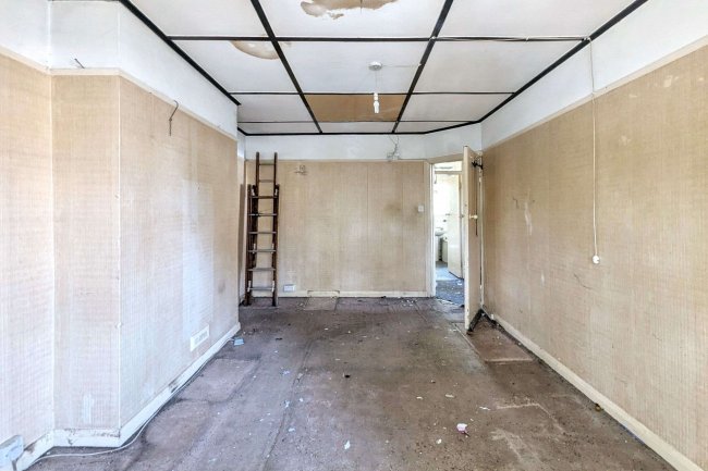 4 Figges Road, Mitcham, Surrey CR4 2AN 7