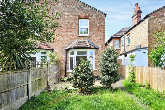 Flat A 15 Hamilton Road, Harrow, London HA1 1SU 1