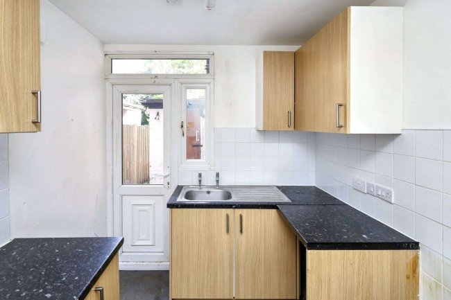 Flat A 15 Hamilton Road, Harrow, London HA1 1SU 1