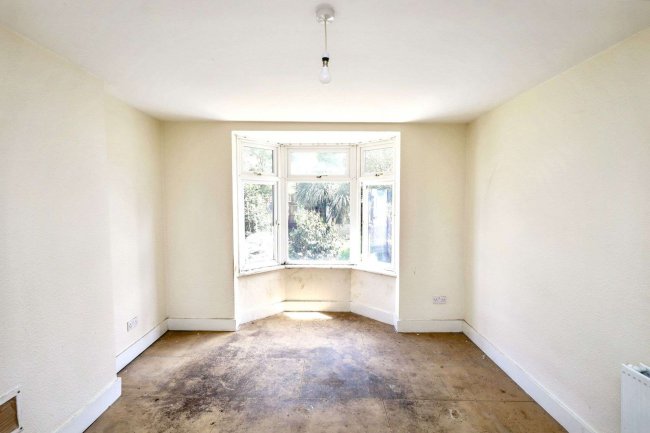 Flat A 15 Hamilton Road, Harrow, London HA1 1SU 1