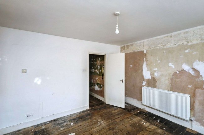 Flat A 15 Hamilton Road, Harrow, London HA1 1SU 1