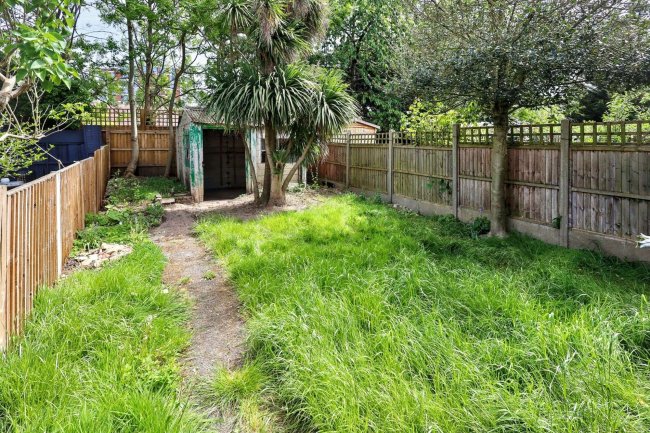 Flat A 15 Hamilton Road, Harrow, London HA1 1SU 1