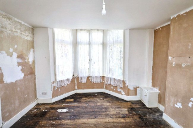 Flat A 15 Hamilton Road, Harrow, London HA1 1SU 1