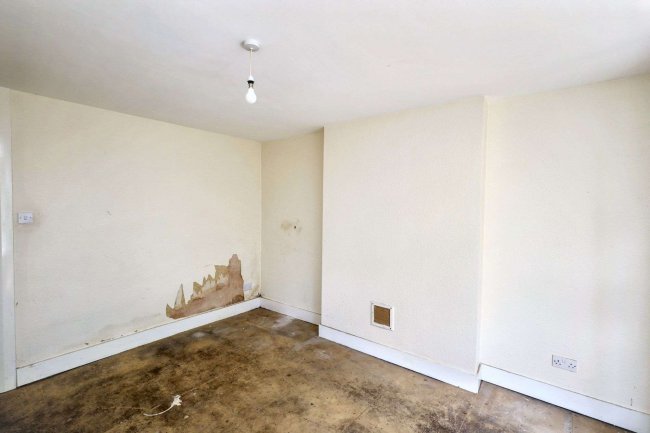 Flat A 15 Hamilton Road, Harrow, London HA1 1SU 1