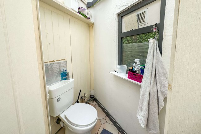 128 Herons Wood, Harlow, Essex CM20 1RU 6