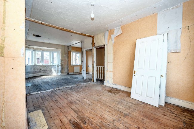 5 Orchard Avenue, Blackpool, FY4 2NX 7