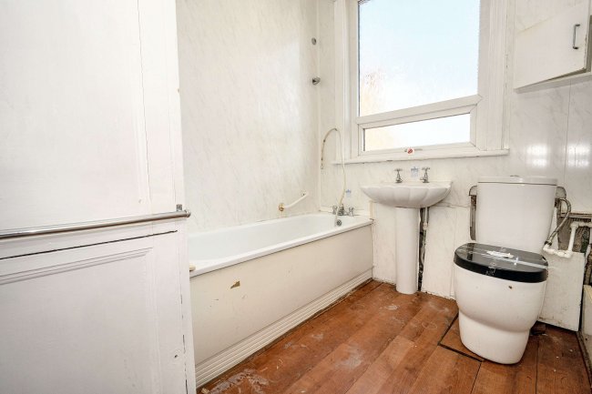 5 Orchard Avenue, Blackpool, FY4 2NX 7