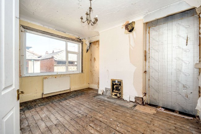 5 Orchard Avenue, Blackpool, FY4 2NX 7