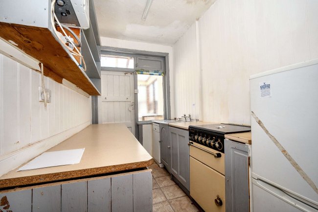 5 Orchard Avenue, Blackpool, FY4 2NX 7