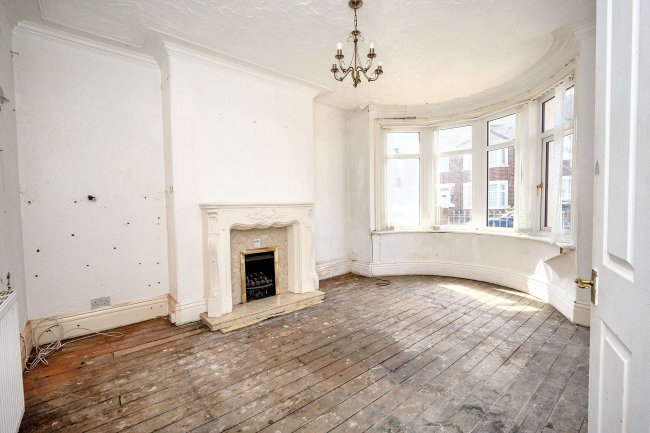 5 Orchard Avenue, Blackpool, FY4 2NX 7