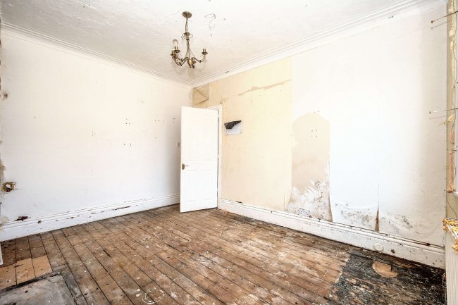 5 Orchard Avenue, Blackpool, FY4 2NX 7