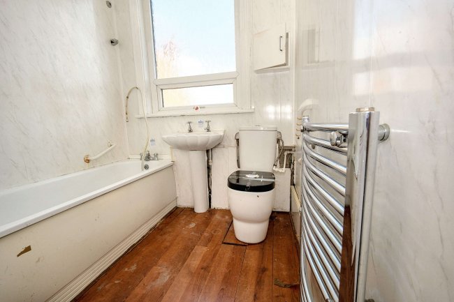 5 Orchard Avenue, Blackpool, FY4 2NX 7