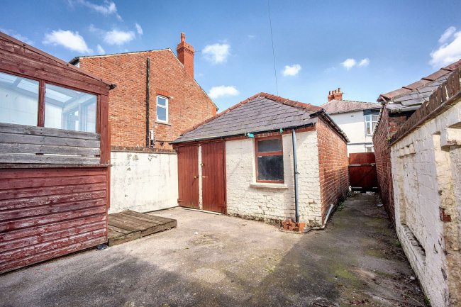 5 Orchard Avenue, Blackpool, FY4 2NX 7