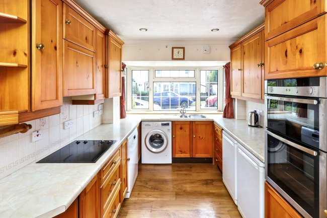 7A Pineapple Road, Amersham, Buckinghamshire, HP7 9JN 4