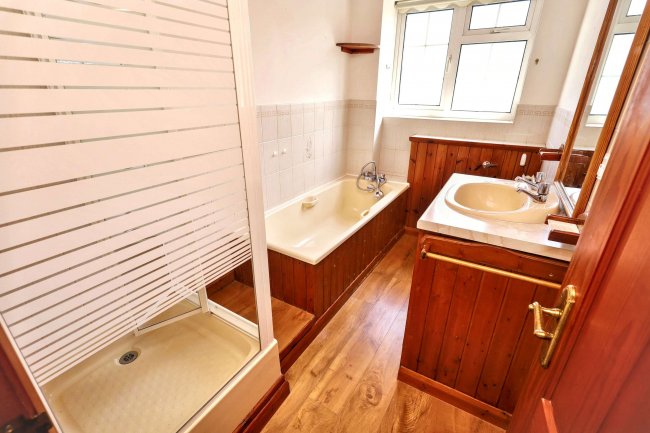 7A Pineapple Road, Amersham, Buckinghamshire, HP7 9JN 4