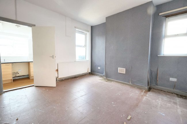 29 Brackley Street, Runcorn, Cheshire, WA7 1EQ 2