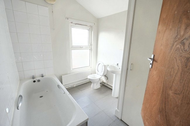 29 Brackley Street, Runcorn, Cheshire, WA7 1EQ 2