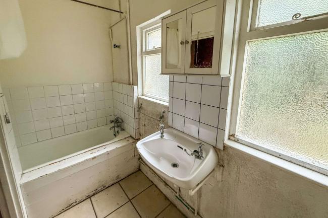 Lower Flat 3, Silwood Place, St Johns Road, Crowborough, TN6 1RW 5