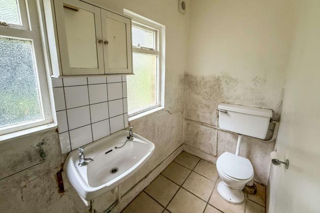 Lower Flat 3, Silwood Place, St Johns Road, Crowborough, TN6 1RW 5