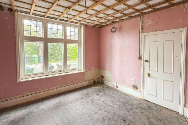 Two adjoining rooms, Silwood place, St johns Road, Crowborough, TN6 1RW 6