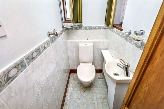 4 East Close, Ealing, London W5 3HE 4