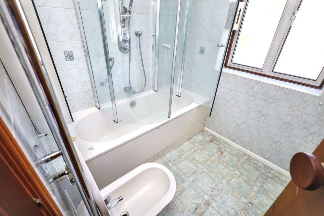 4 East Close, Ealing, London W5 3HE 4