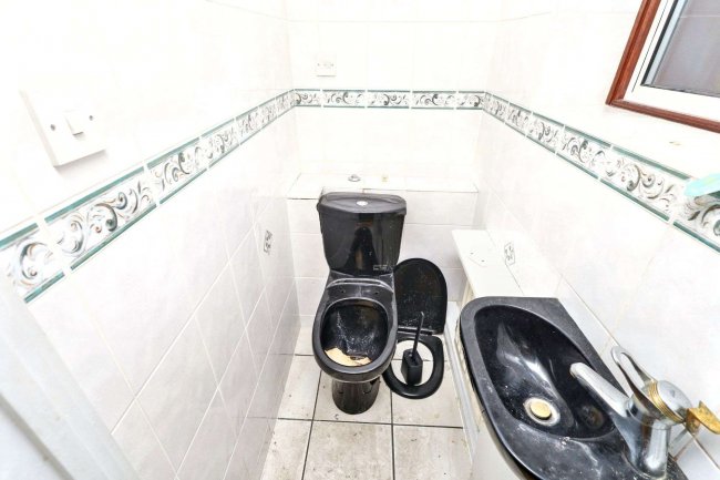 4 East Close, Ealing, London W5 3HE 4