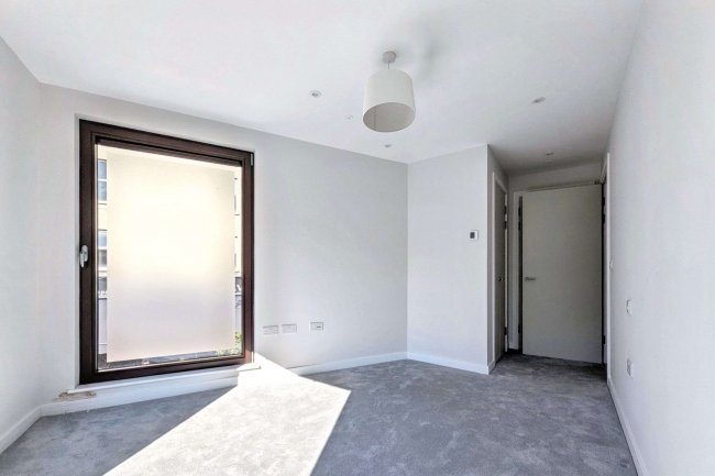 134 Battersea High Street, Battersea, London SW11 3JR 7