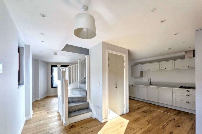 134 Battersea High Street, Battersea, London SW11 3JR 7