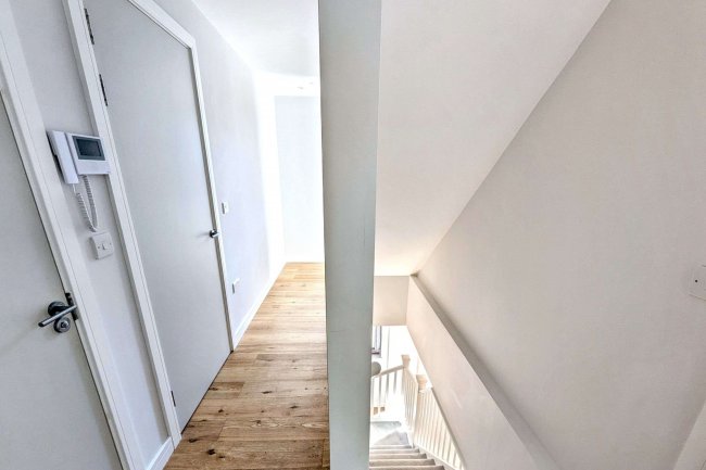 134 Battersea High Street, Battersea, London SW11 3JR 7