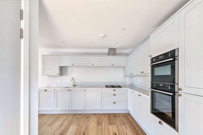 134 Battersea High Street, Battersea, London SW11 3JR 7