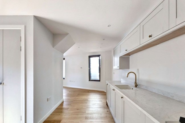 134 Battersea High Street, Battersea, London SW11 3JR 7