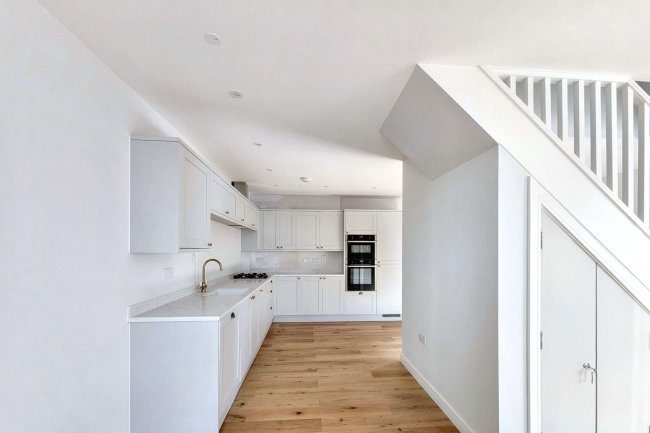 134 Battersea High Street, Battersea, London SW11 3JR 7