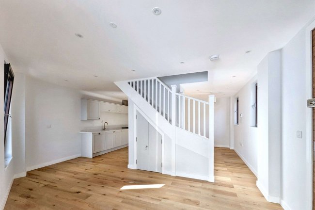 134 Battersea High Street, Battersea, London SW11 3JR 7