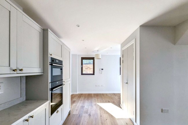 134 Battersea High Street, Battersea, London SW11 3JR 7