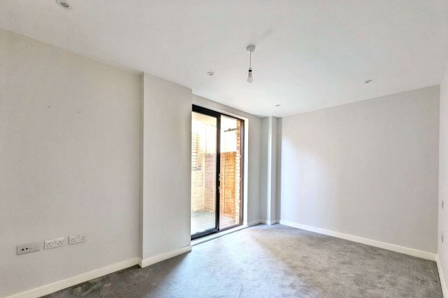 Apartment 2, 132 Battersea High Street,  Battersea, London SW11 3JR 8