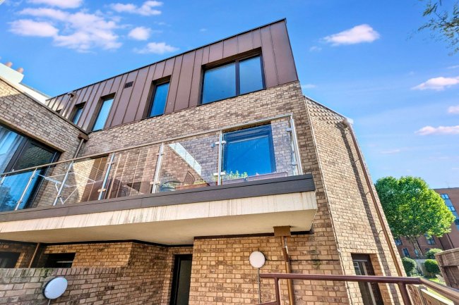 Apartment 2, 132 Battersea High Street,  Battersea, London SW11 3JR 8