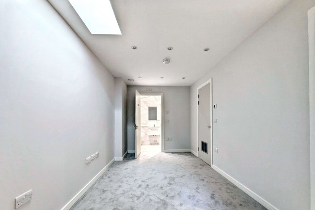 Apartment 2, 132 Battersea High Street,  Battersea, London SW11 3JR 8